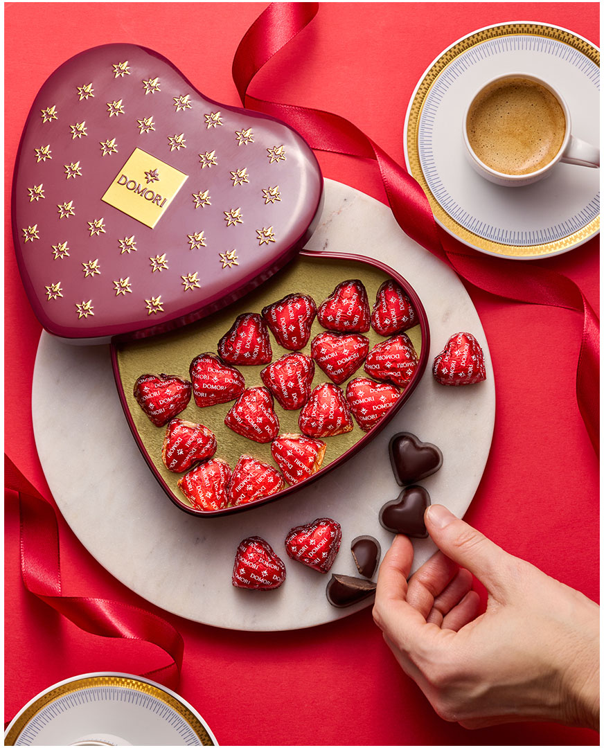 confezioni-latta_0001_latta cuore con cuori criollo